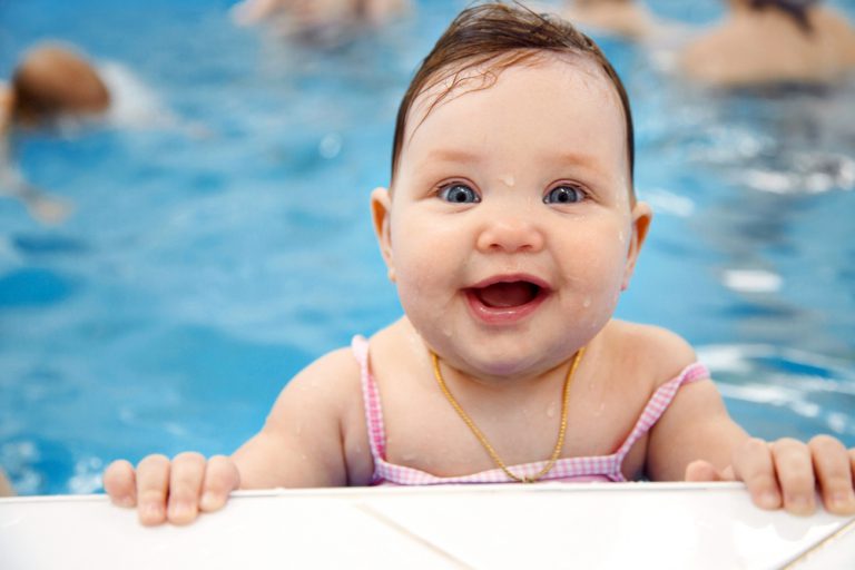 baby-swimming baby-swimming