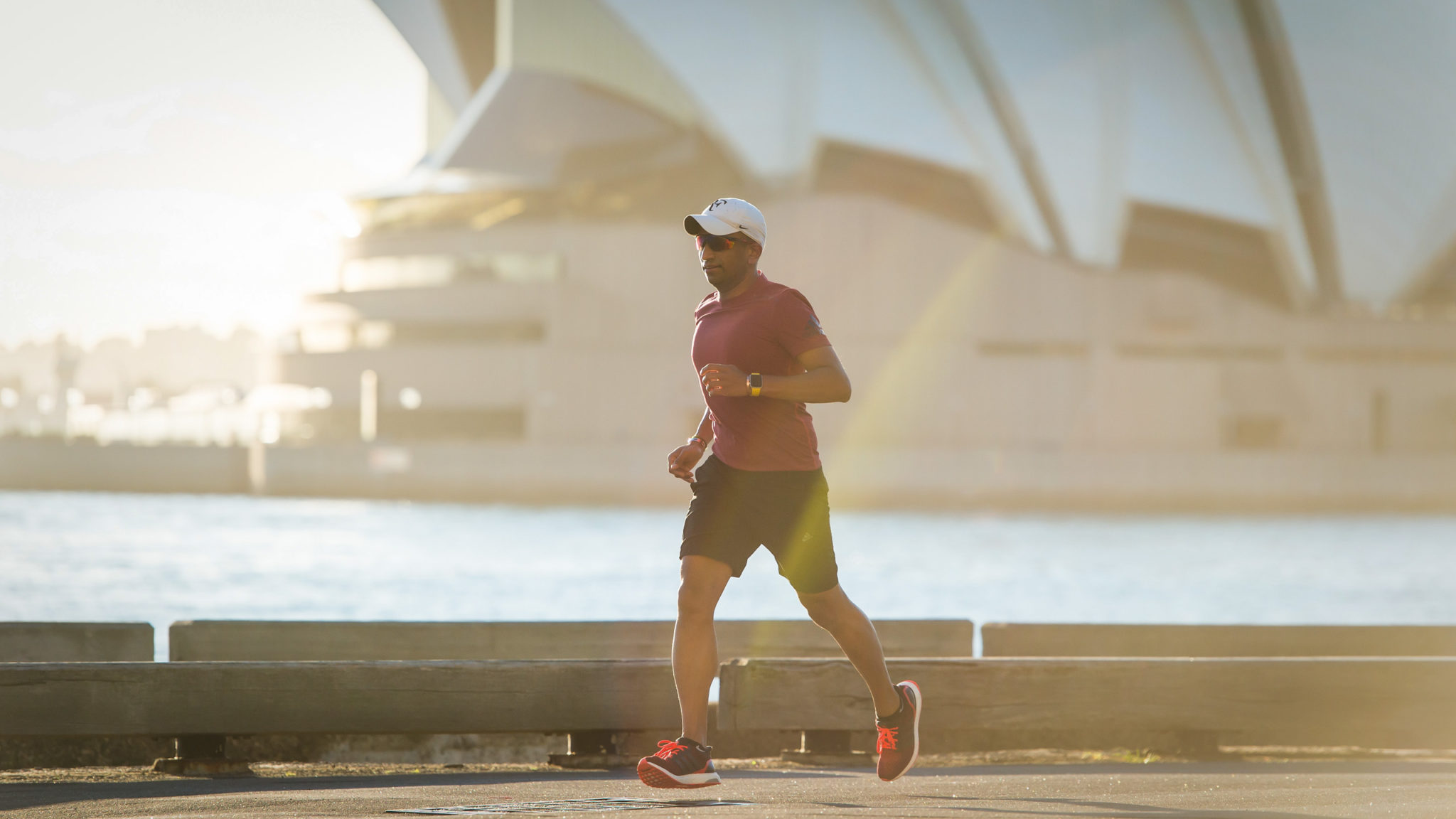 Man Jogging by Sydney Opera House 2048x1152